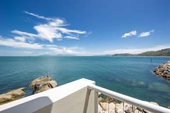 1 Bright Point Apartment 4202