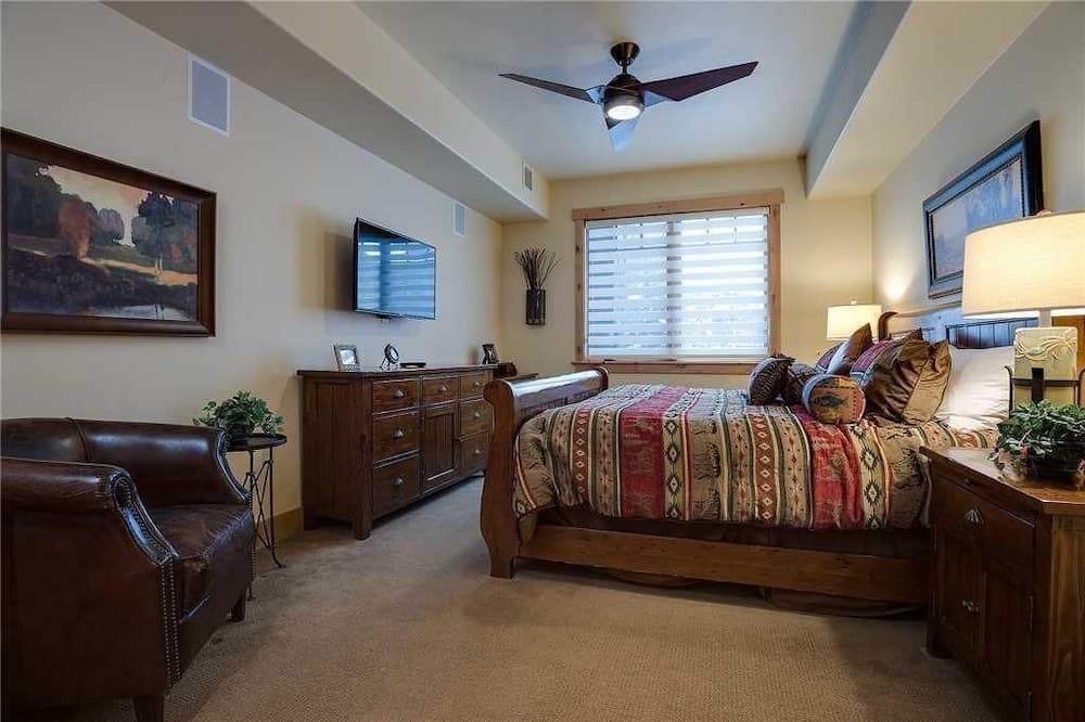 6209 Bear Lodge, Trappeur's Crossing Apartment 3