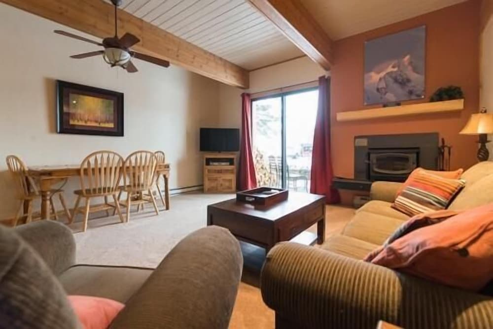 218 Storm Meadows Club B Apartment 1