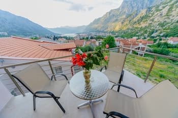 Paradise Bay Apartments