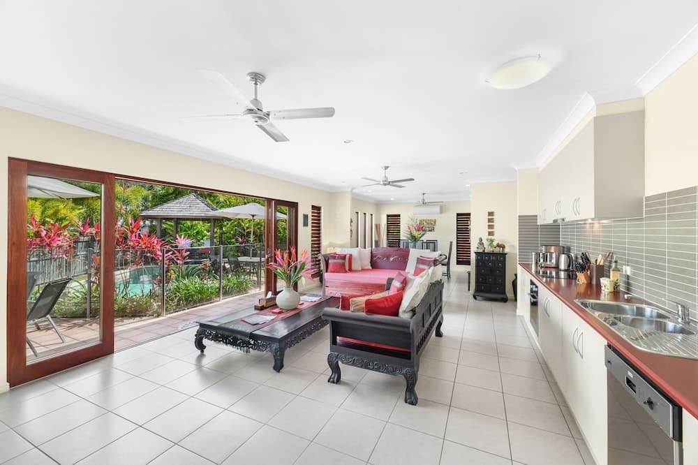 Belle Escapes - Latania Villa Palm Cove