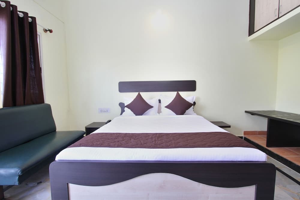 OYO 9060 Sri Sai Guest Inn