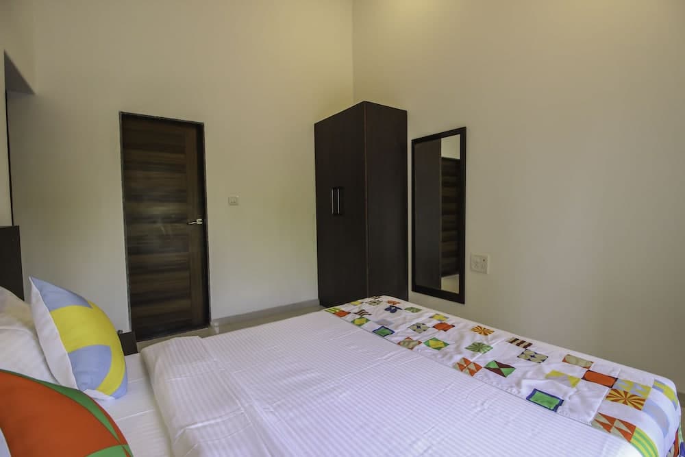 OYO 10973 Home Exotic 2BHK Pool View Siolim