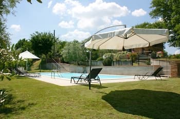 Wonderful Private Villa With Private Pool, TV, Pets Allowed and Parking, Close to Montepulciano
