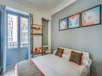 OYO Ruzafa Guesthouse