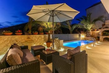 Villa Capitis in the Centre