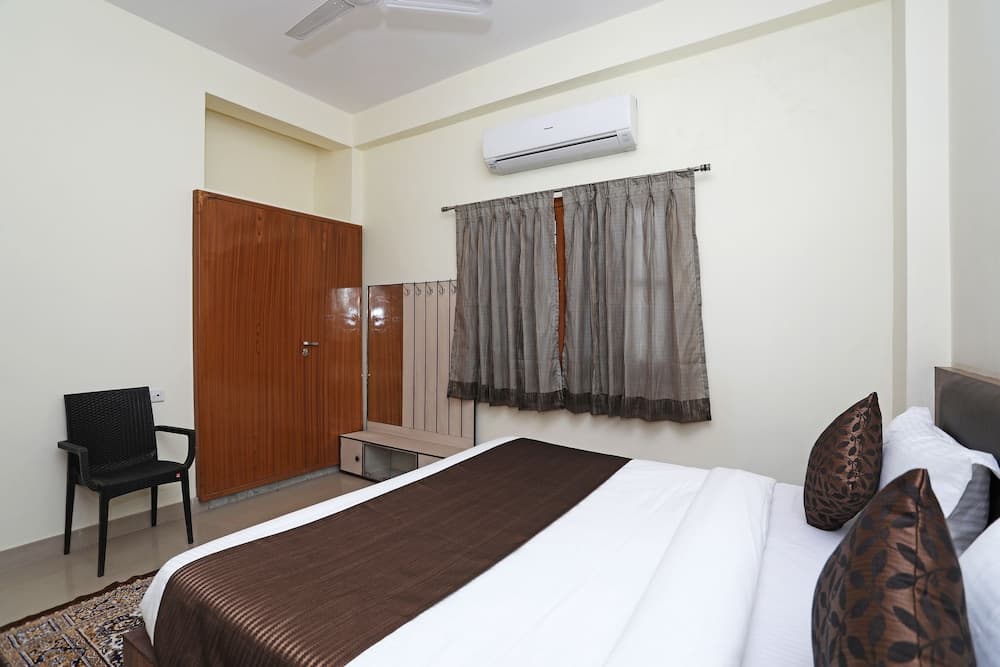 OYO 9878 Home Cozy 3BHK Geetanjali Hospital