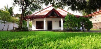 Waves Guest House & Turtle Restaurant