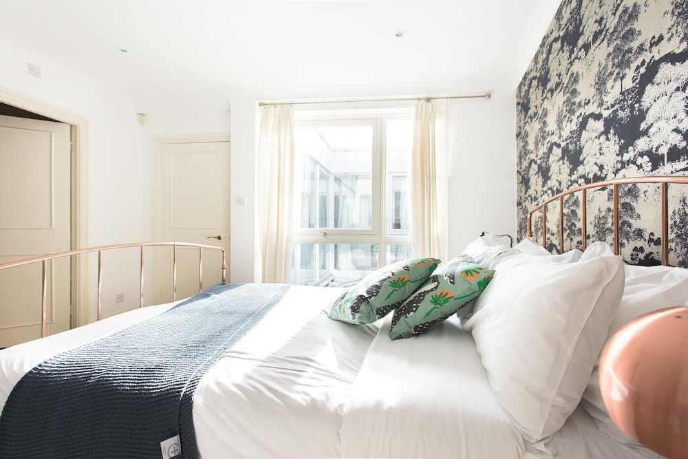 The Harrods Mews - Modern 4BDR house with rooftop terrace