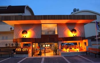 Sun City Apartments & Hotel