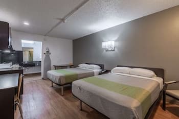 Studio 6 Bryan, TX - University Area