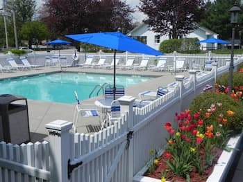 Elmwood Resort Hotel