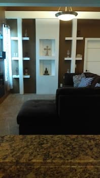 Modern vacational home close to Costco and Walmart