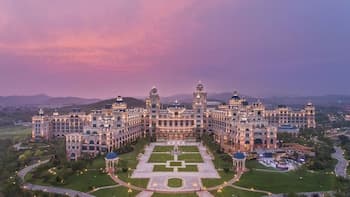 Hilton Dalian Golden Pebble Beach Resort