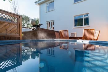 Pearl of the North Apartments