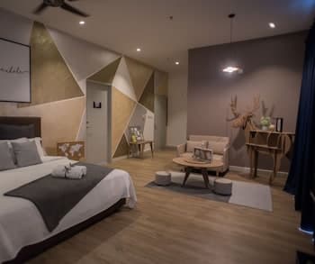 19 Atelier Suites Aeropod