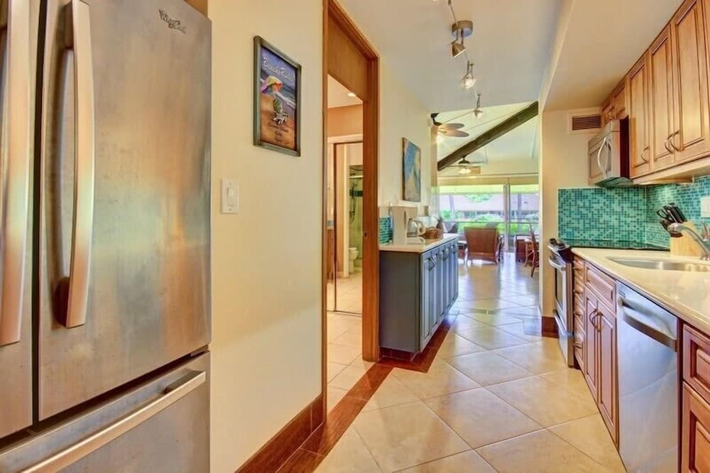 Maui Kaanapali S #e290 Studio Bedroom Condo by RedAwning