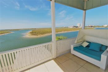 Martinique Waterfront - Bayfront House With Boat Dock 3 Bedroom Home by Redawning