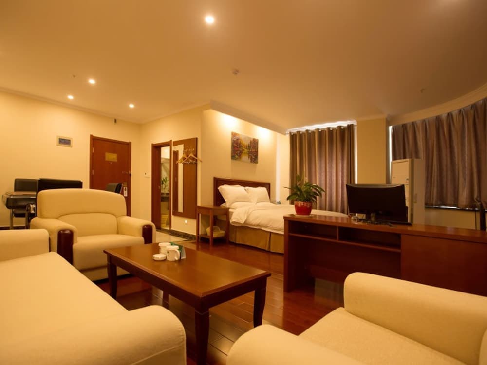 GreenTree Inn Chizhou Changjiang Middle Road Shangzhidu Commerce Square Express Hotel