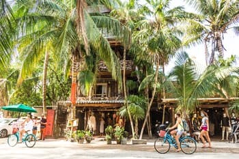 Bambu Gran Palas Hostel Party