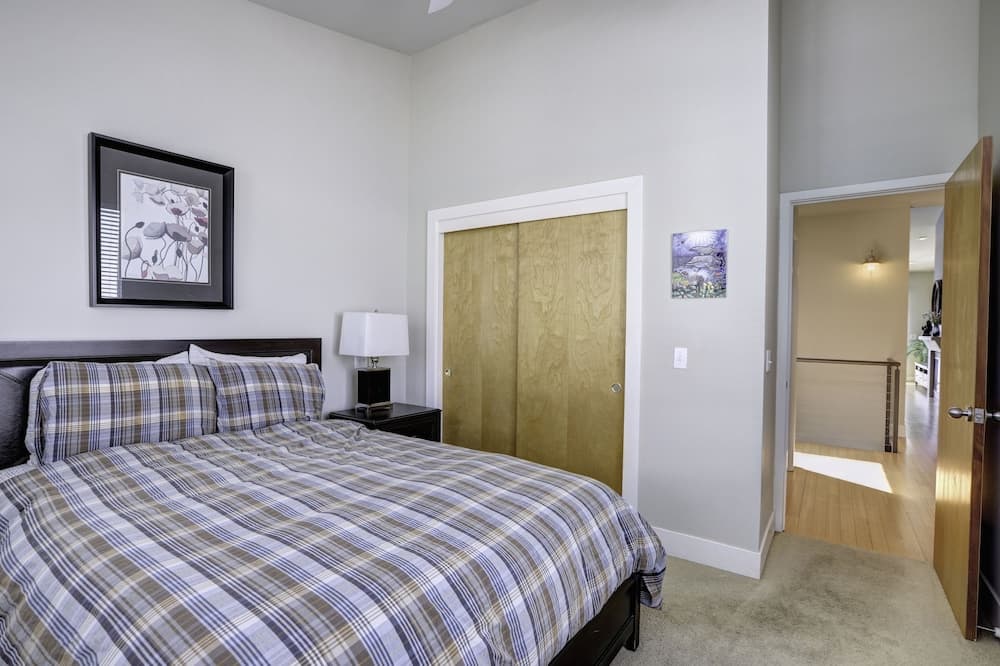 219 San Miguel 2 Bedroom Townhouse by Redawning