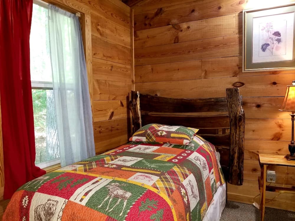Bear Creek Lodge and Cabins in Helen Ga - Pet Friendly, River on Property, Walking Distance to downtown Helen