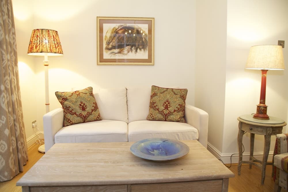 A Place Like Home - Two Bedroom Flat near Gloucester Road
