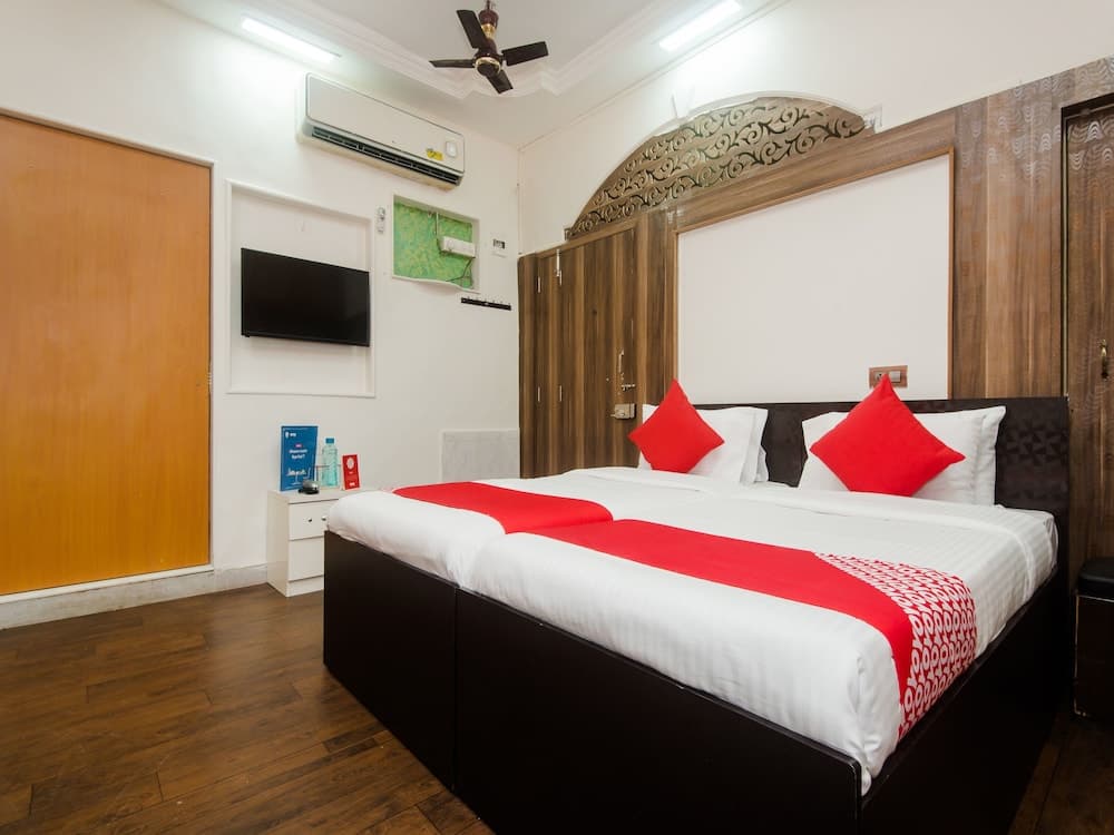 OYO 13601 Madam Re Hospitality Bhandup