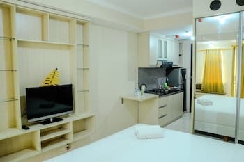 Simply Studio Room at Grand Serpong Apartment By Travelio