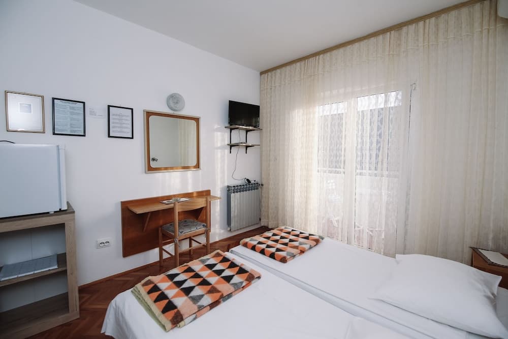 Apartments & Rooms Peranic