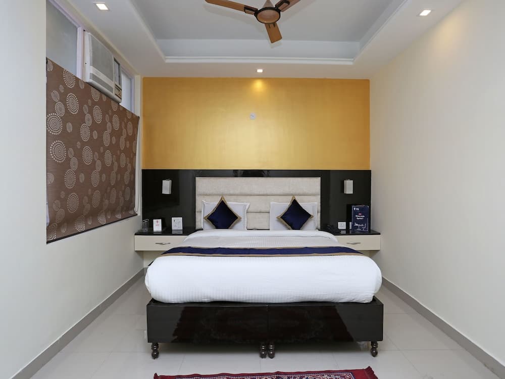 OYO 12833 Century Grand