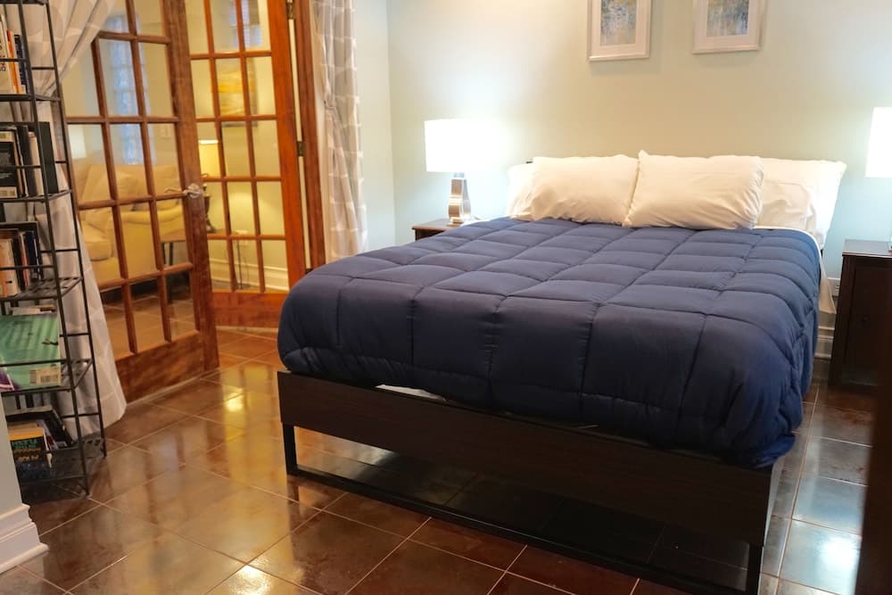 3-Level Bucktown Home - Amazing Outdoors & Parking