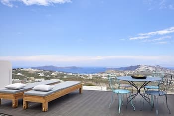 White and Co. La Torre Suites