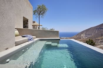 Aeon Suites - Adults Only