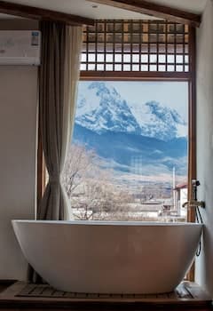 Yunzhong Baisha Lijiang Inn