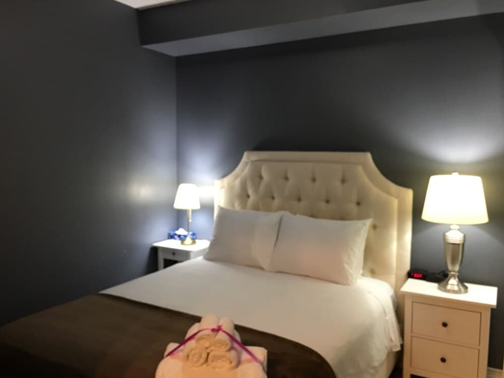 Altitude Suites Bay Street by Teristo Group