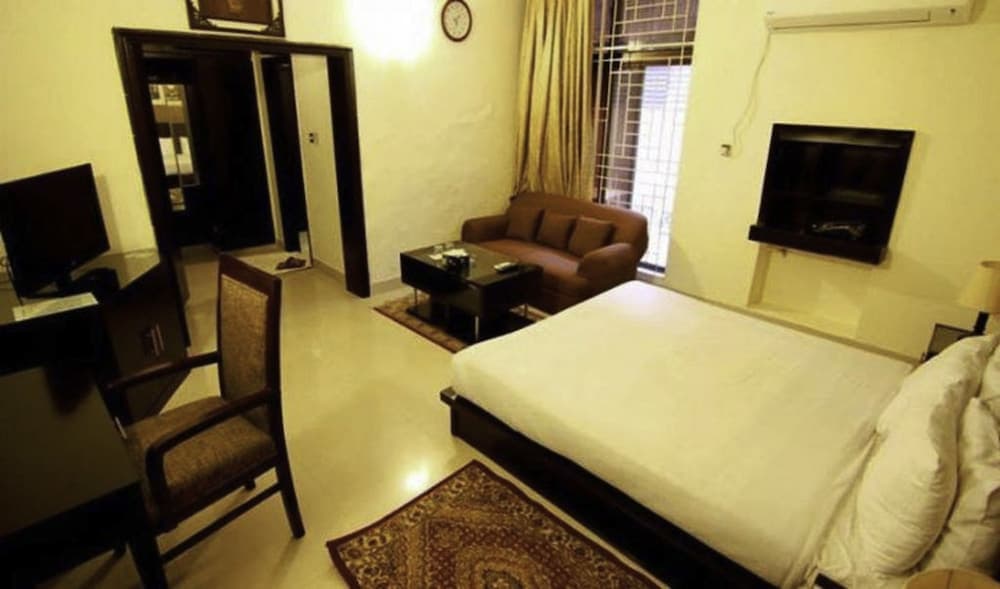 Royal Elegance Hotel