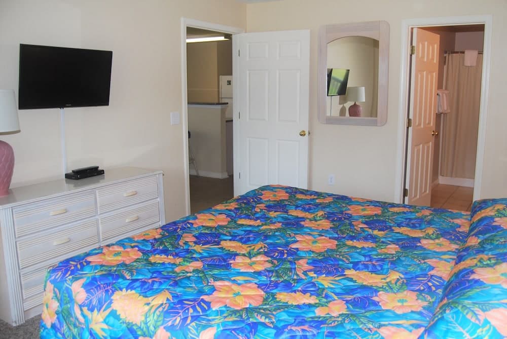 Fairways At Riveroaks 23d 3 Bedroom Condo by RedAwning