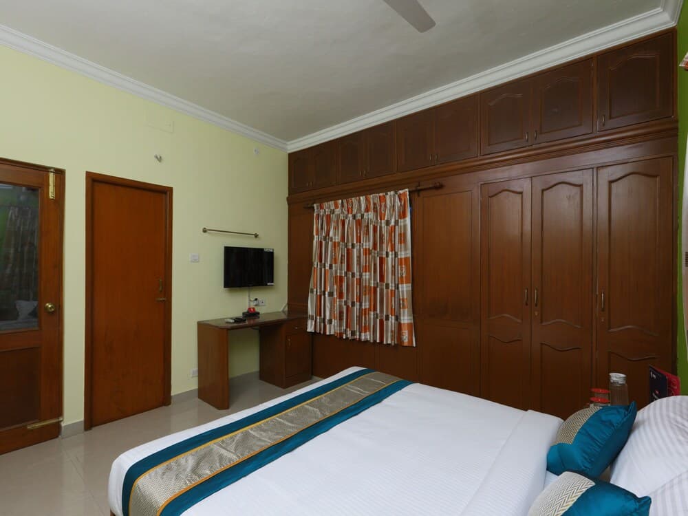 OYO 14091 Surabhi House Stays and Resorts