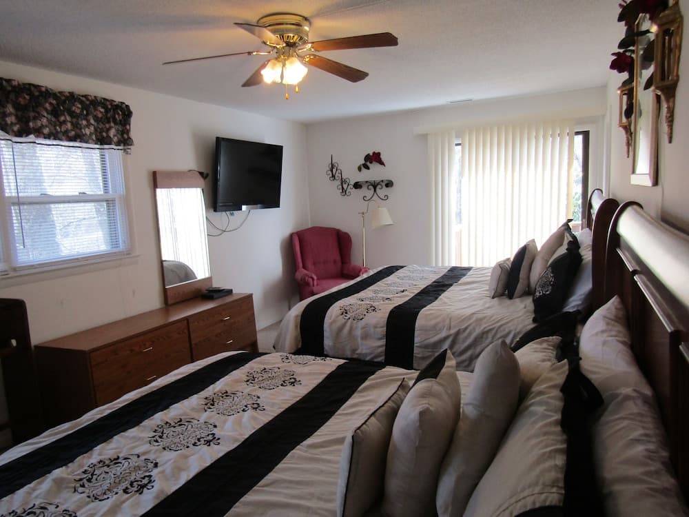 Sugar Mountain Drive 1866 6 Bedroom Home by RedAwning