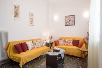 Sofi's Flat In The City Center, 5min To The Sea