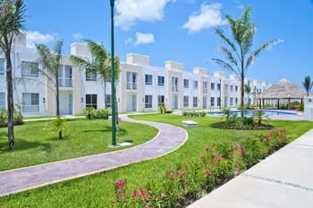 Cancun La Joya Pool Escape