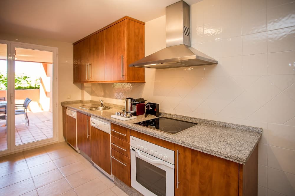 Luxurious and Spacious, 3 bedroom apartment ZA16