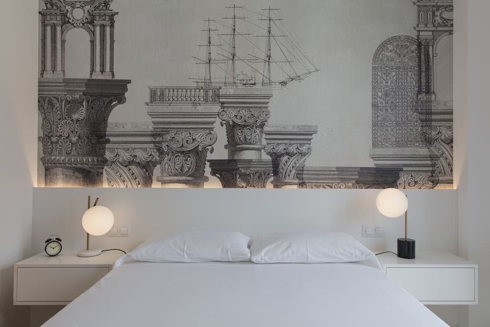 Chic & Central in Lively but Quiet Area