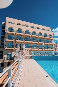 Gillieru Harbour Hotel