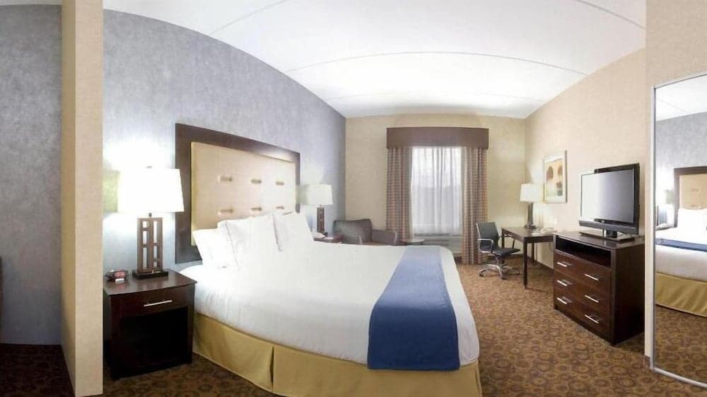 Holiday Inn Express Hotel & Suites BYRAM by IHG
