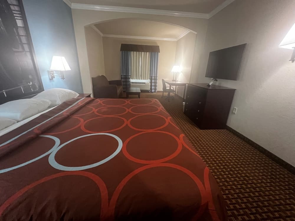 Super 8 by Wyndham IAH West/Greenspoint