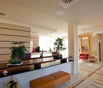 Breaking Business Hotel