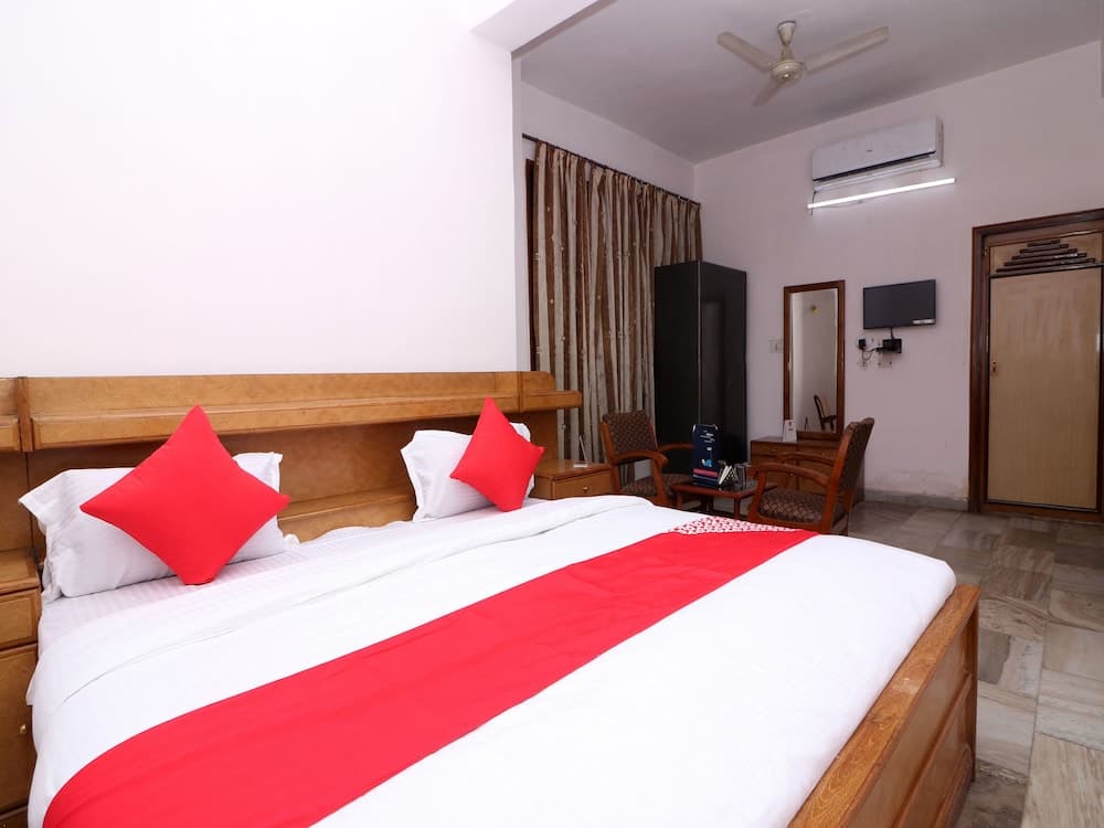 OYO 16112 Hotel Uruvela International