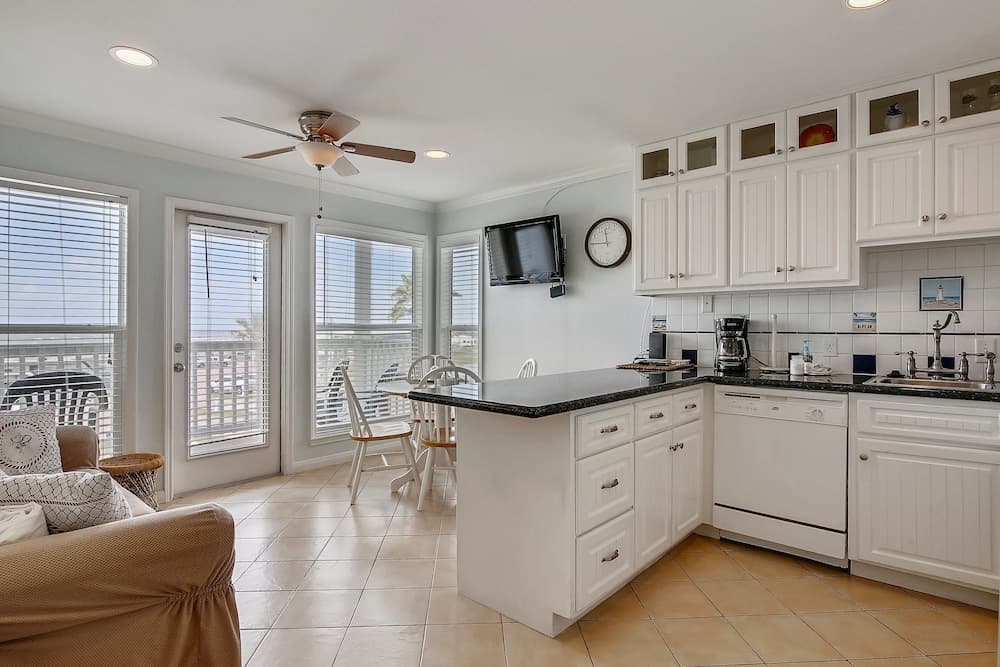 Seascape 1202 Studio Bedroom Condo by RedAwning